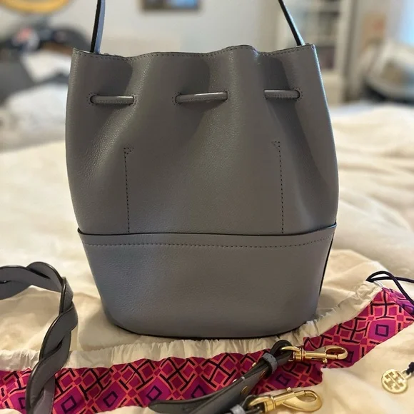 Tory Burch Miller leather Bucket Bag - Picture 5 of 11